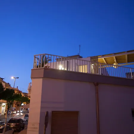 Degli Avi, Nel Borgo Marinaro
