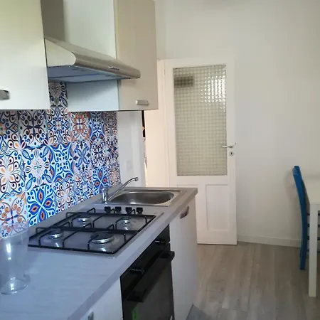Degli Avi, Nel Borgo Marinaro