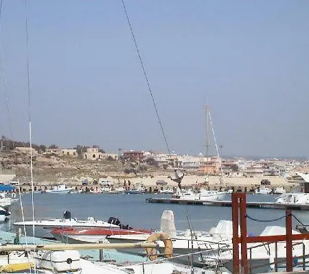 Degli Avi, Nel Borgo Marinaro *