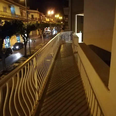 Degli Avi, Nel Borgo Marinaro *