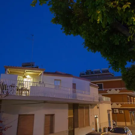 Degli Avi, Nel Borgo Marinaro Pozzallo